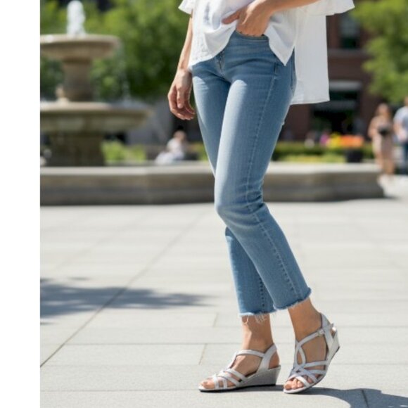 LifeStride Yaya Silver Sandals Size 7W - Picture 9 of 10